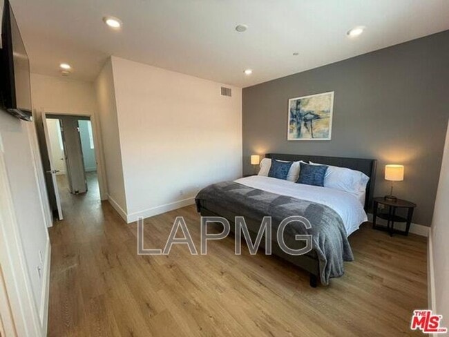 Building Photo - 4637 Laurel Canyon Blvd