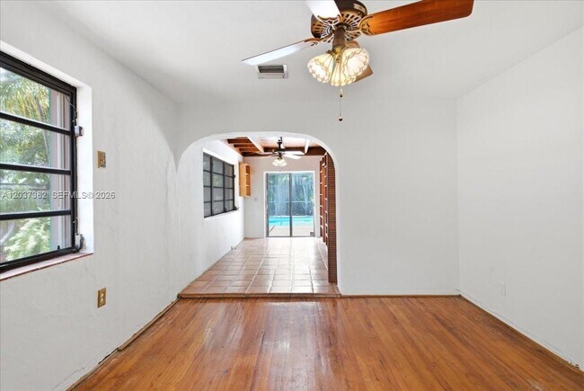 Building Photo - 2550 Trapp Ave