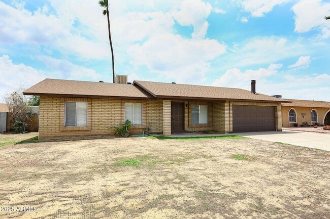 Primary Photo - 617 E Calle Bolo Ln