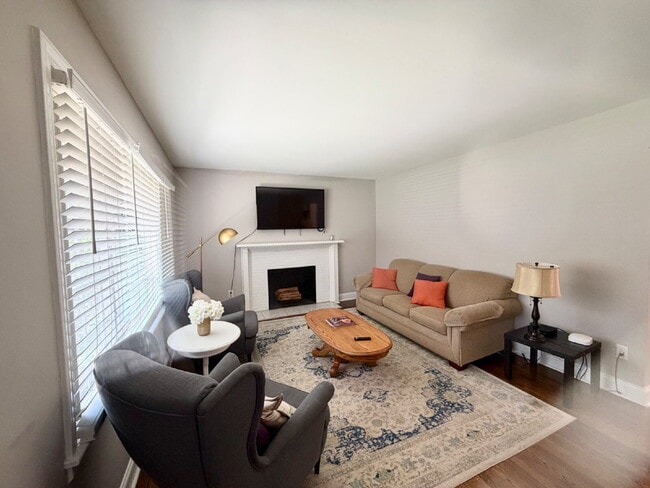 Building Photo - Beautifully Updated 3 Bedroom, 2 Bath Home in Clemson