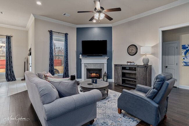 Building Photo - Fully Furnished: Lucien Fields South Shreveport