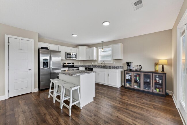 Building Photo - 950 Tufnel Dr