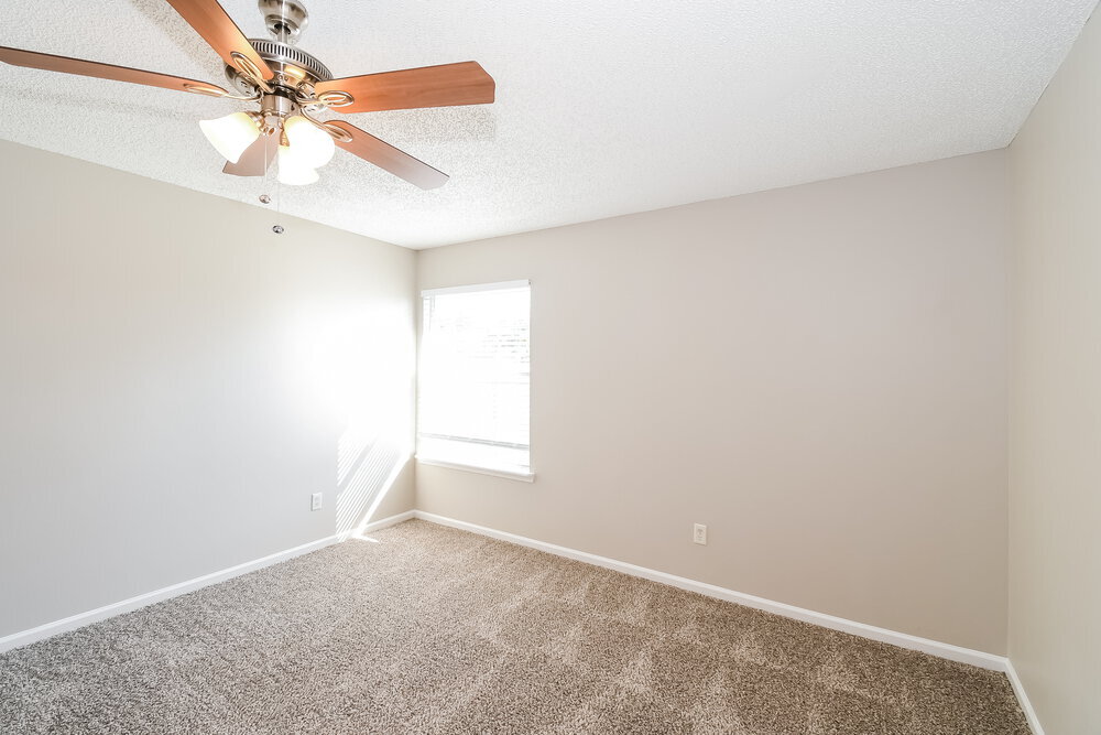 Building Photo - 2056 Eclipse Dr