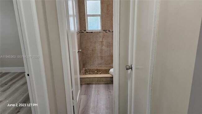 Building Photo - 626 S 28th Ave