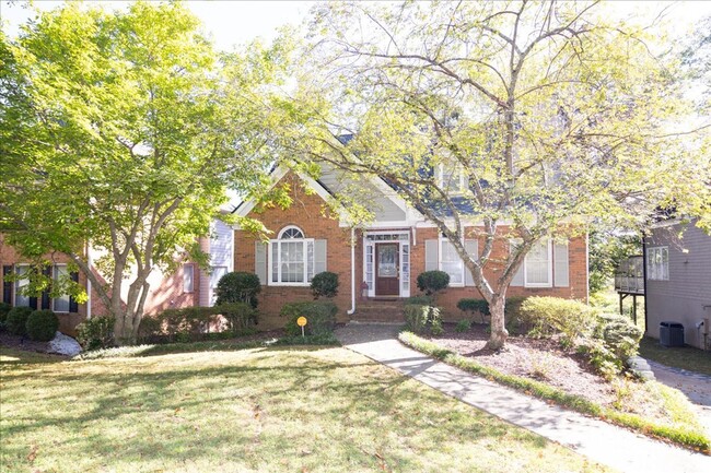 Building Photo - Spacious 4/3.5 in Highly Sought-After Buck...