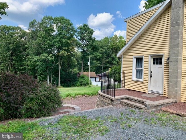 Building Photo - 483 Alleghenyville Rd