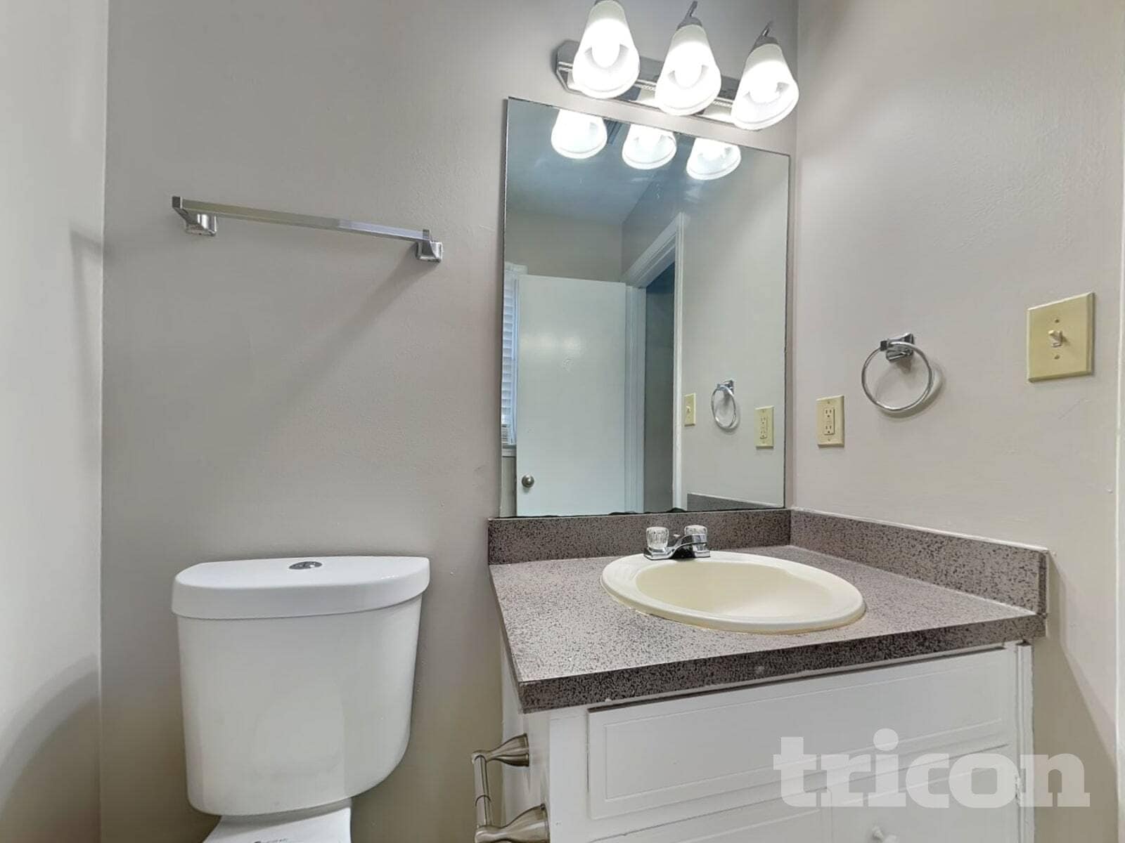 Building Photo - 2479 Hewatt Rd