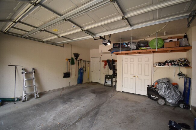 Building Photo - 2122 Rainbow Point Dr