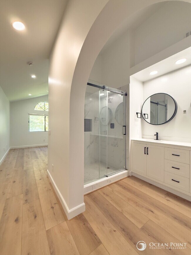 Building Photo - Newly Remodeled 2 Bedroom Condo for Rent i...