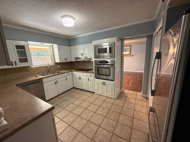 Building Photo - 4 Bed Brick Home! Zia School District! - P...