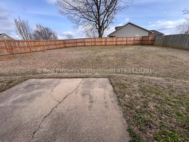 Building Photo - 1662 E Gate Cir