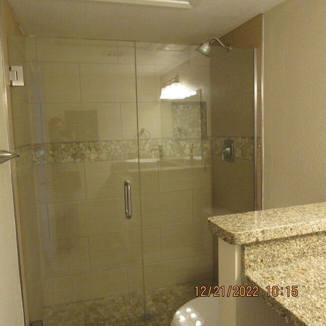 Building Photo - Studio/Condo Recently updated