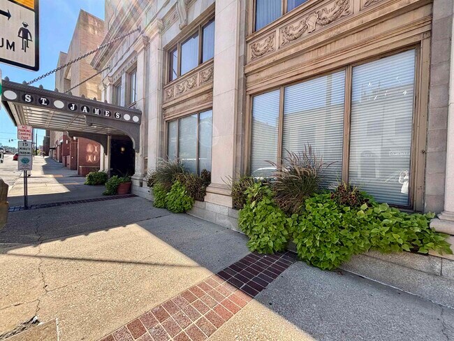 Building Photo - 401 10th St