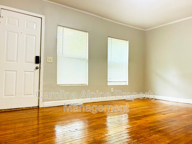 Building Photo - 1500 W Walnut Ave