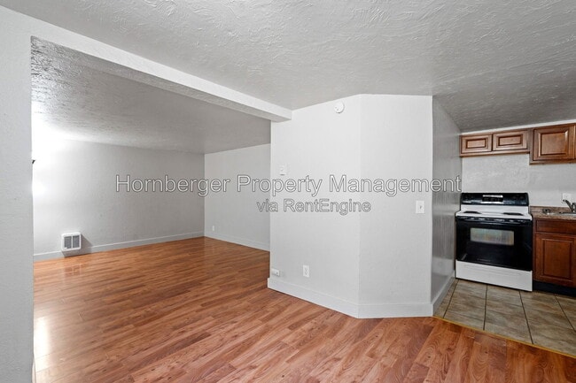 Building Photo - 1108 W 12th Ave