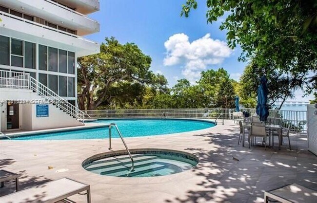 Building Photo - 1627 Brickell Ave