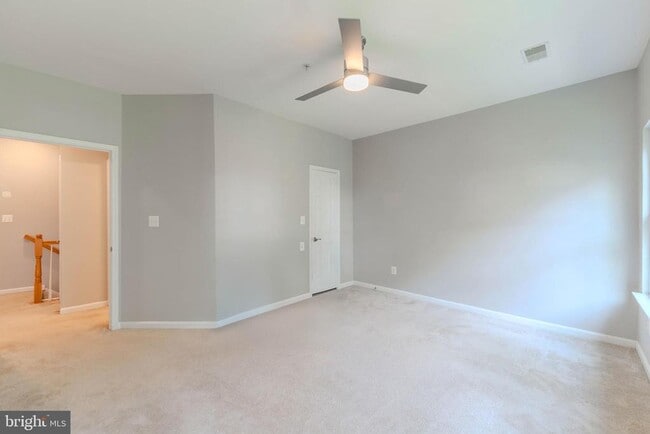 Building Photo - 2663 Manhattan Pl