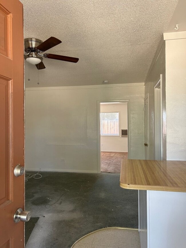Building Photo - AVAILABLE NOW $200 off First Month Rent