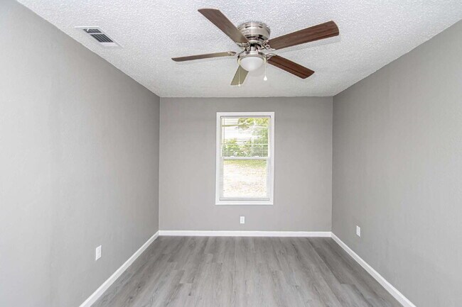 Building Photo - For Rent: Spacious Studio with 2 Baths in ...