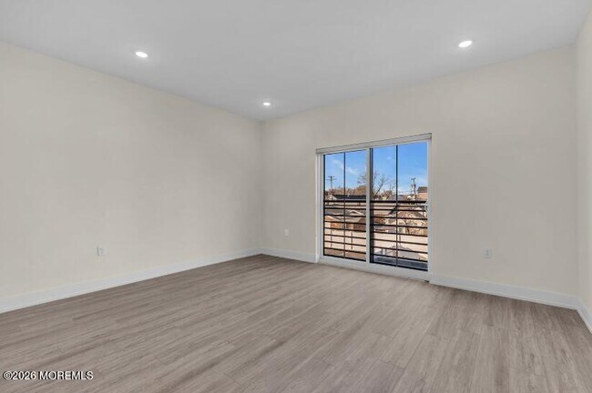 Building Photo - 19 Carr Ave