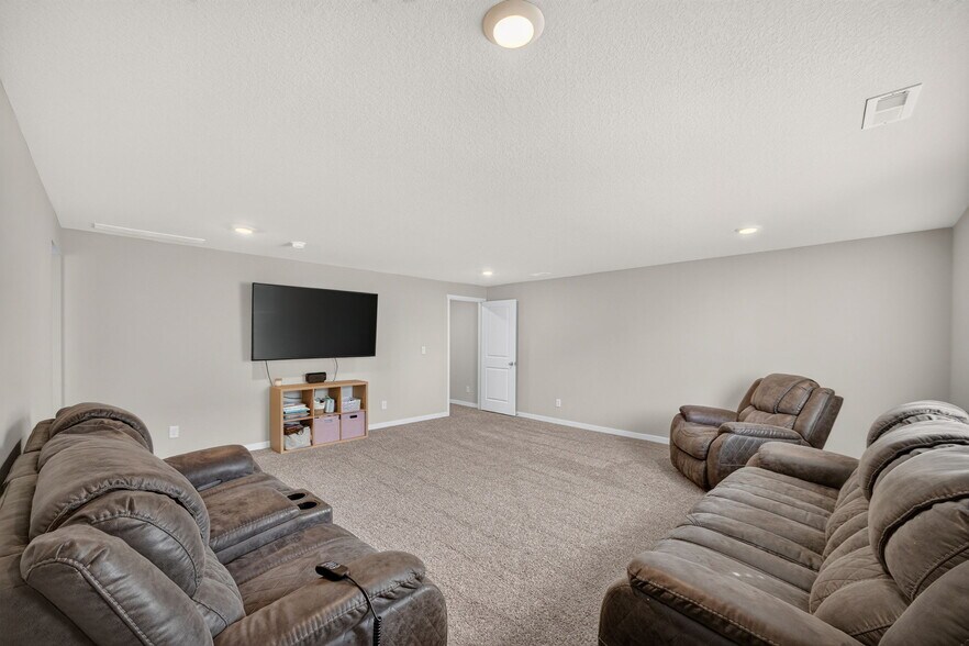 Building Photo - 1080 Bel Aire Ct