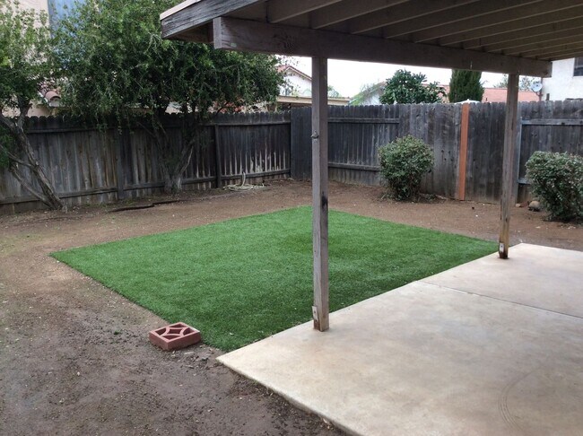 Building Photo - Your Next Home Awaits in Moreno Valley!