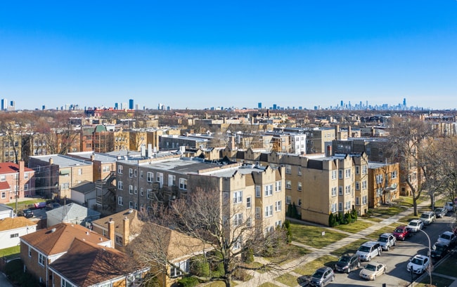 Interior Photo - 6541-6553 N Francisco Ave
