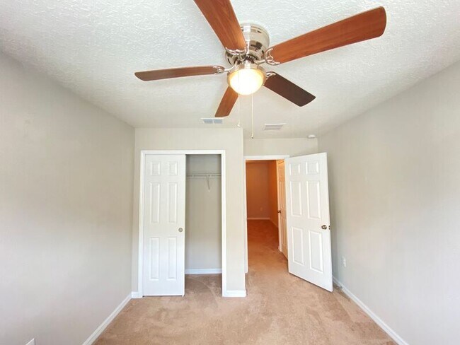 Building Photo - 2609 Amati Dr