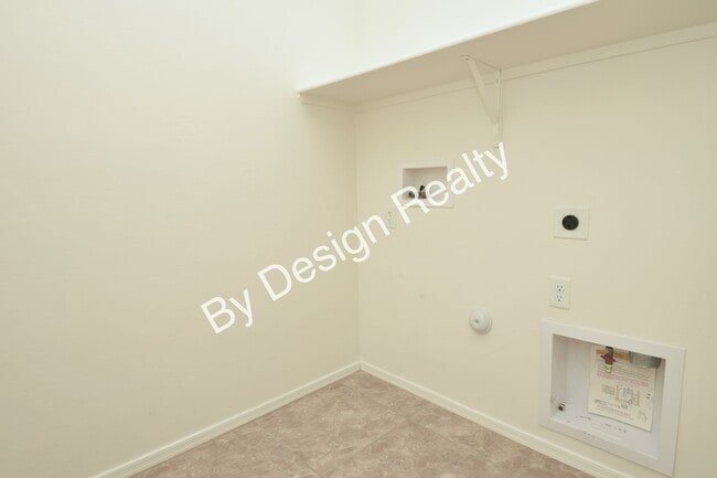 Building Photo - Immaculate Willow Ridge 4 Bedroom 2 Bath