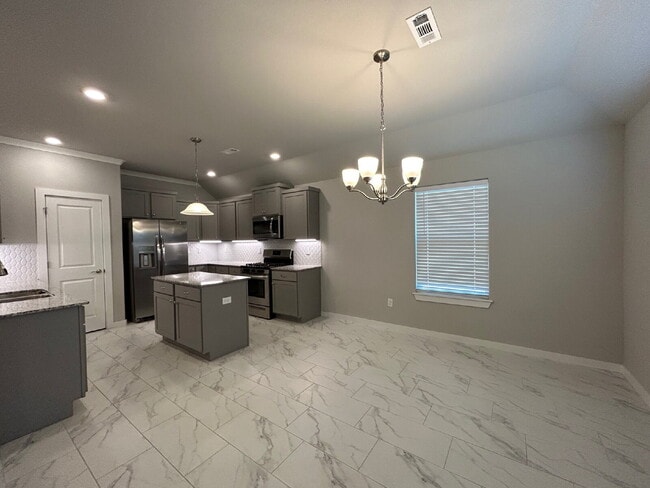 Building Photo - "Move in Special!! Half off first month's ...