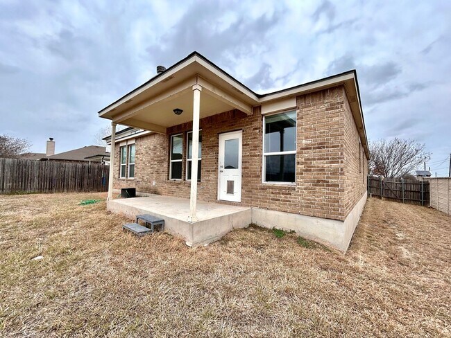 Building Photo - Charming 3/BR 2/BA  Home with Spacious Backyard