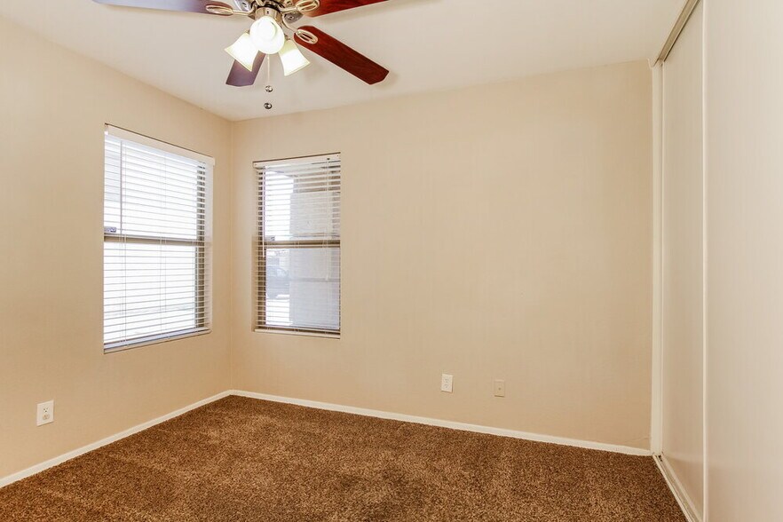 Building Photo - 2299 E Peach Tree Dr