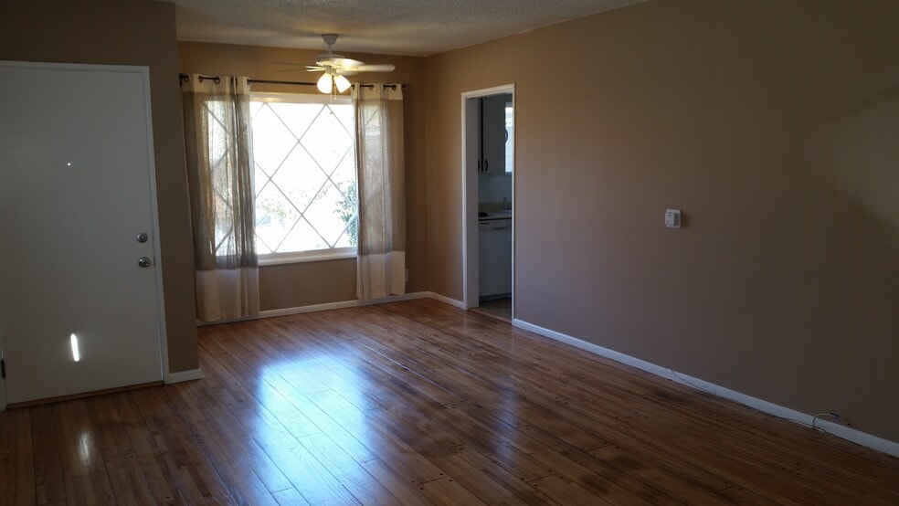 Building Photo - 906 2nd St