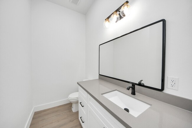 Building Photo - 4129 E Toliver St