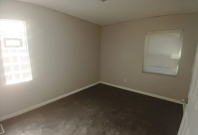 Building Photo - Charming 3 Bedroom Bungalow