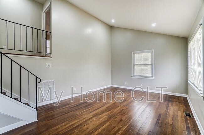 Building Photo - 717 Forest Dr