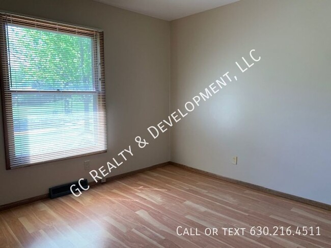 Building Photo - ***SINGLE FAMILY RANCH / 3 BDRM / 2.5 BTH ...