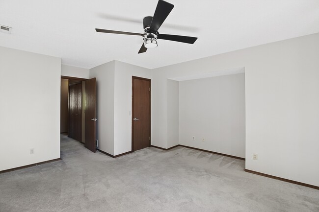 Building Photo - 505 Clearwater Dr