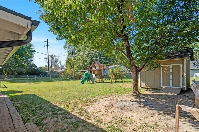 Building Photo - 1306 N Silent Grove Rd