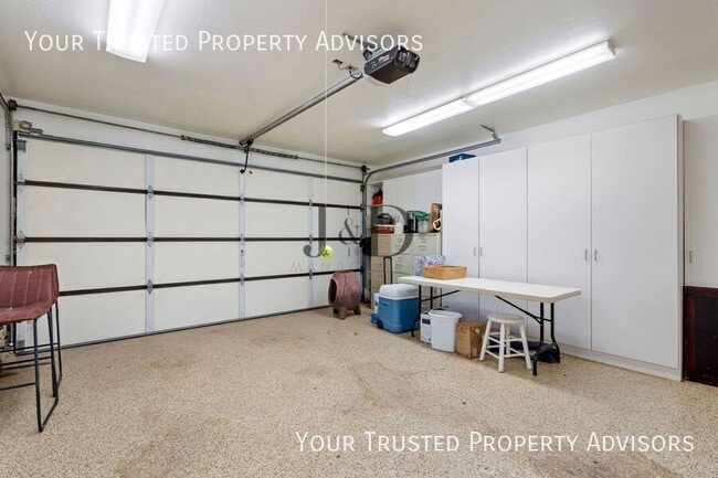 Building Photo - 5425 Beaumont Ave