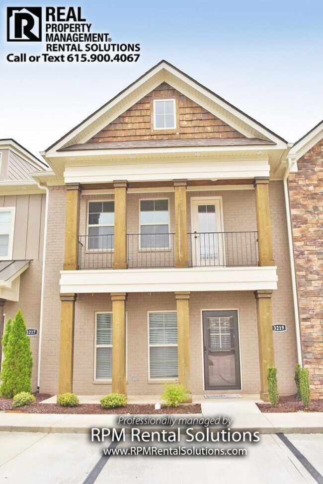 Building Photo - Gorgeous 3BR luxury Murfreesboro townhome ...