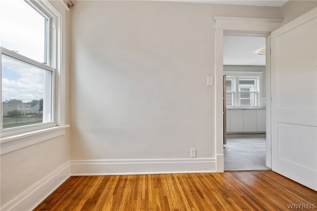 Building Photo - 509 Hinman Ave