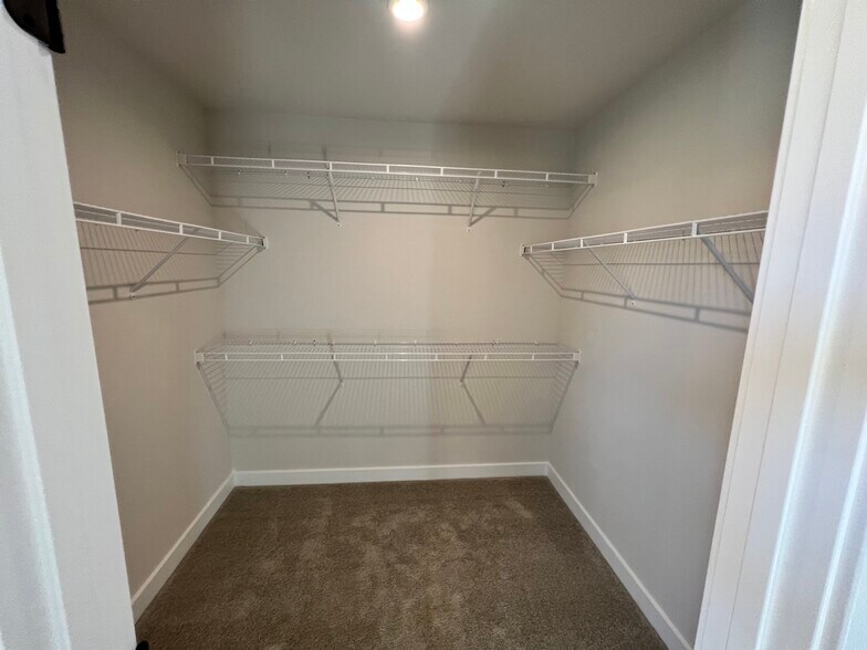 Building Photo - 180 Climbing Ivy Cir