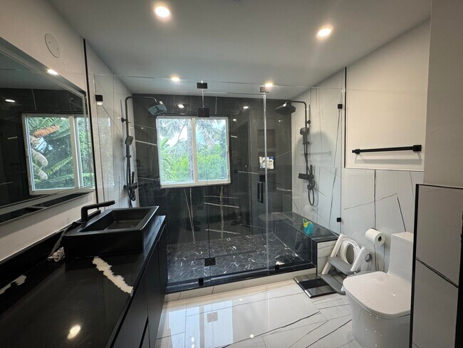 Building Photo - 10366 Buena Ventura Dr