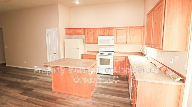 Building Photo - 16489 Riley Dr