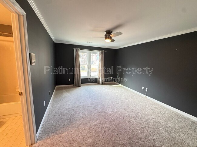 Building Photo - 425 Water Shadow Ln