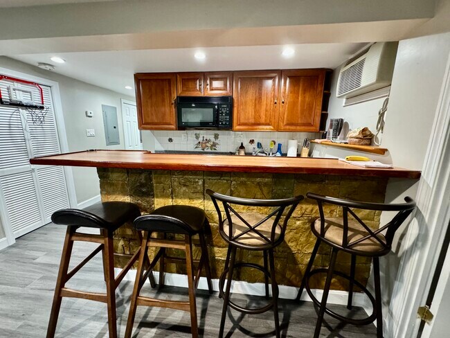 Building Photo - 62 Manet Rd