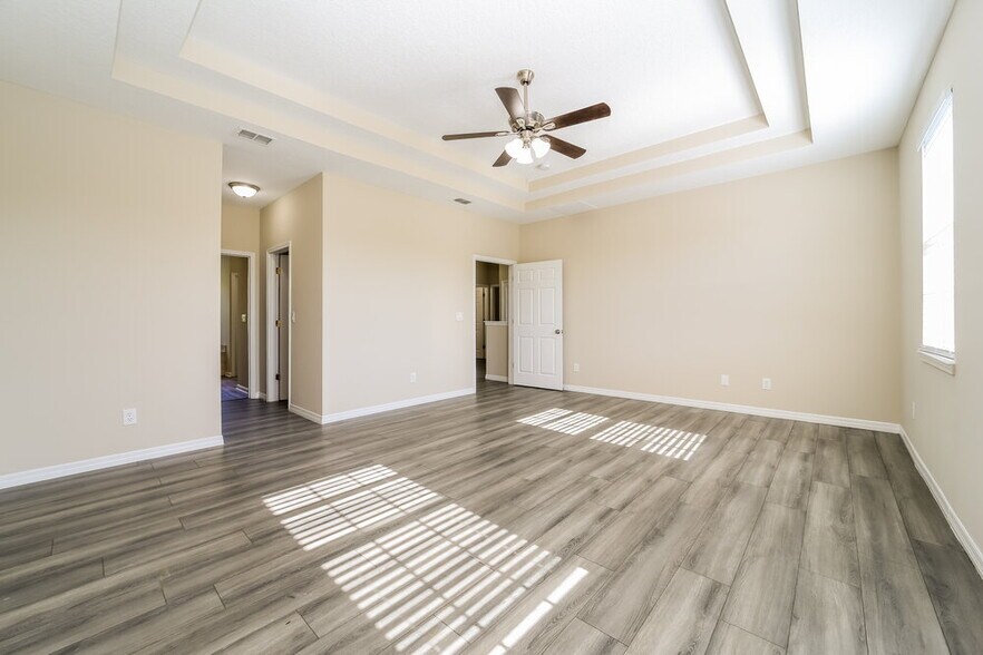 Building Photo - 731 E Red House Branch Rd