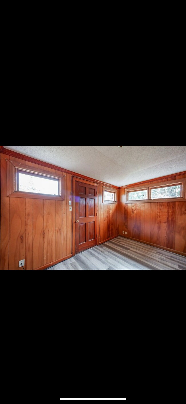 Building Photo - 805 E Jefferson St