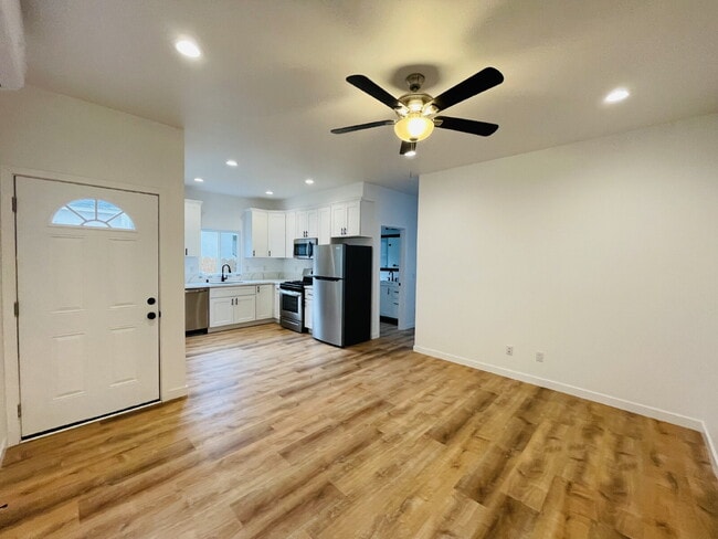 Building Photo - Spacious 3-Bed, 2-Bath Home on Thomson Court